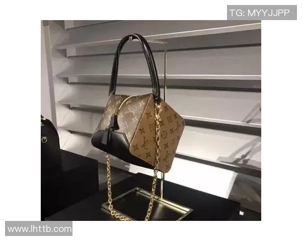 足球明星时尚穿搭指南助你打造运动与潮流兼具的完美造型